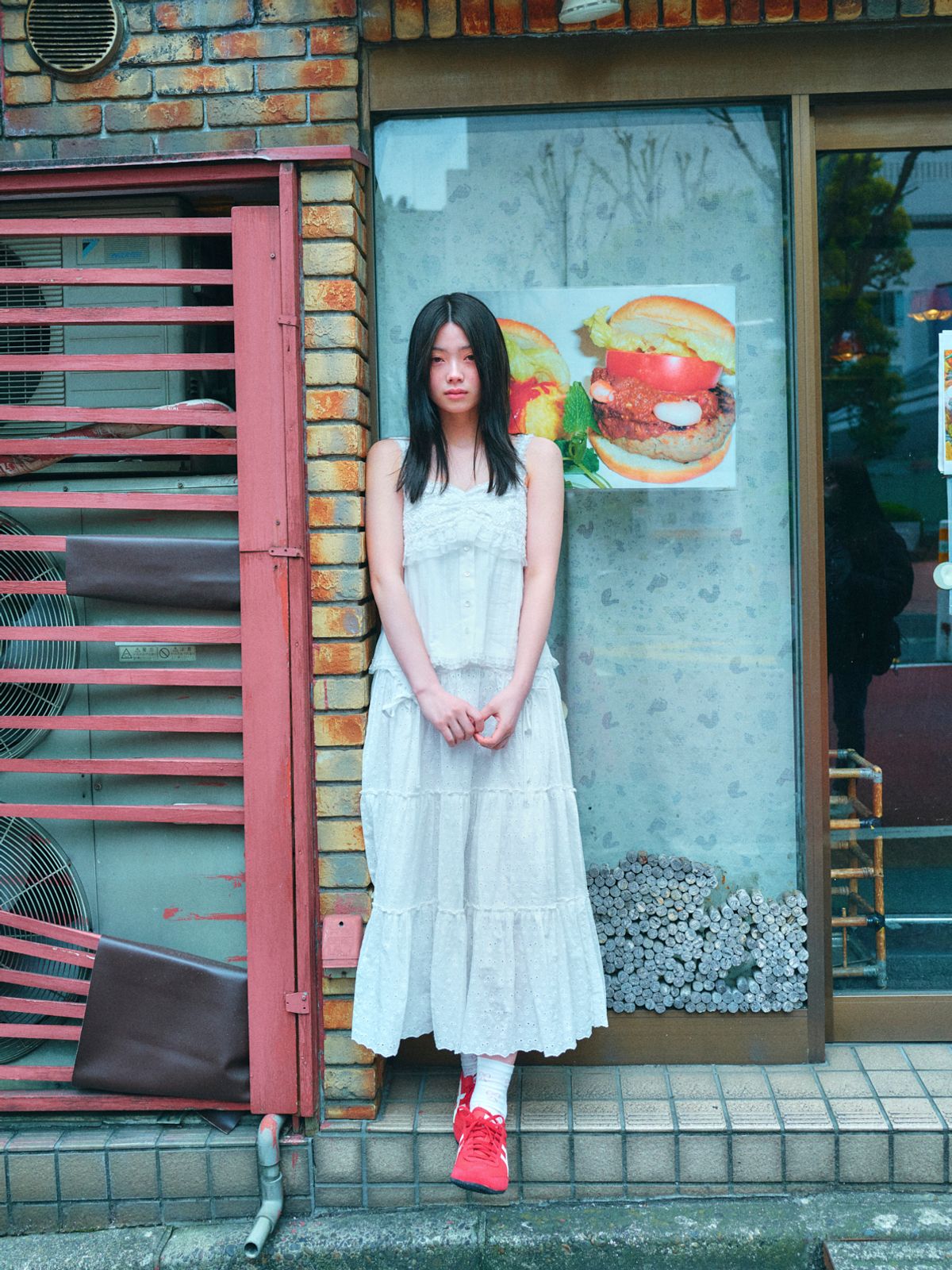 로액슈얼(LO AXUAL) PUNCHING LACE RIBBON TIERD SKIRT_OFF WHITE