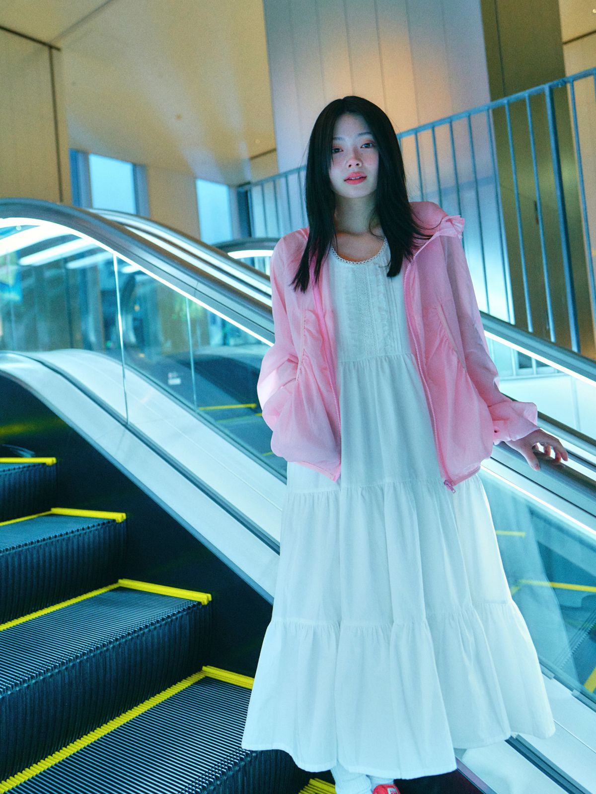 로액슈얼(LO AXUAL) OVERSIZED FRILL HOODED WINDBREAKER_PINK