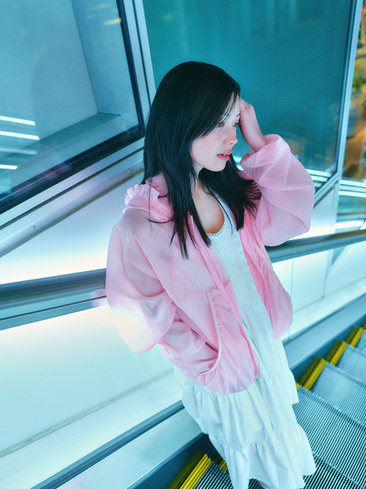 로액슈얼(LO AXUAL) OVERSIZED FRILL HOODED WINDBREAKER_PINK