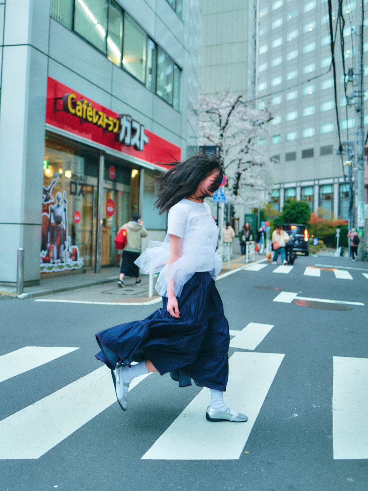 로액슈얼(LO AXUAL) MESH LAYERD FRILL T-SHIRTS_WHITE