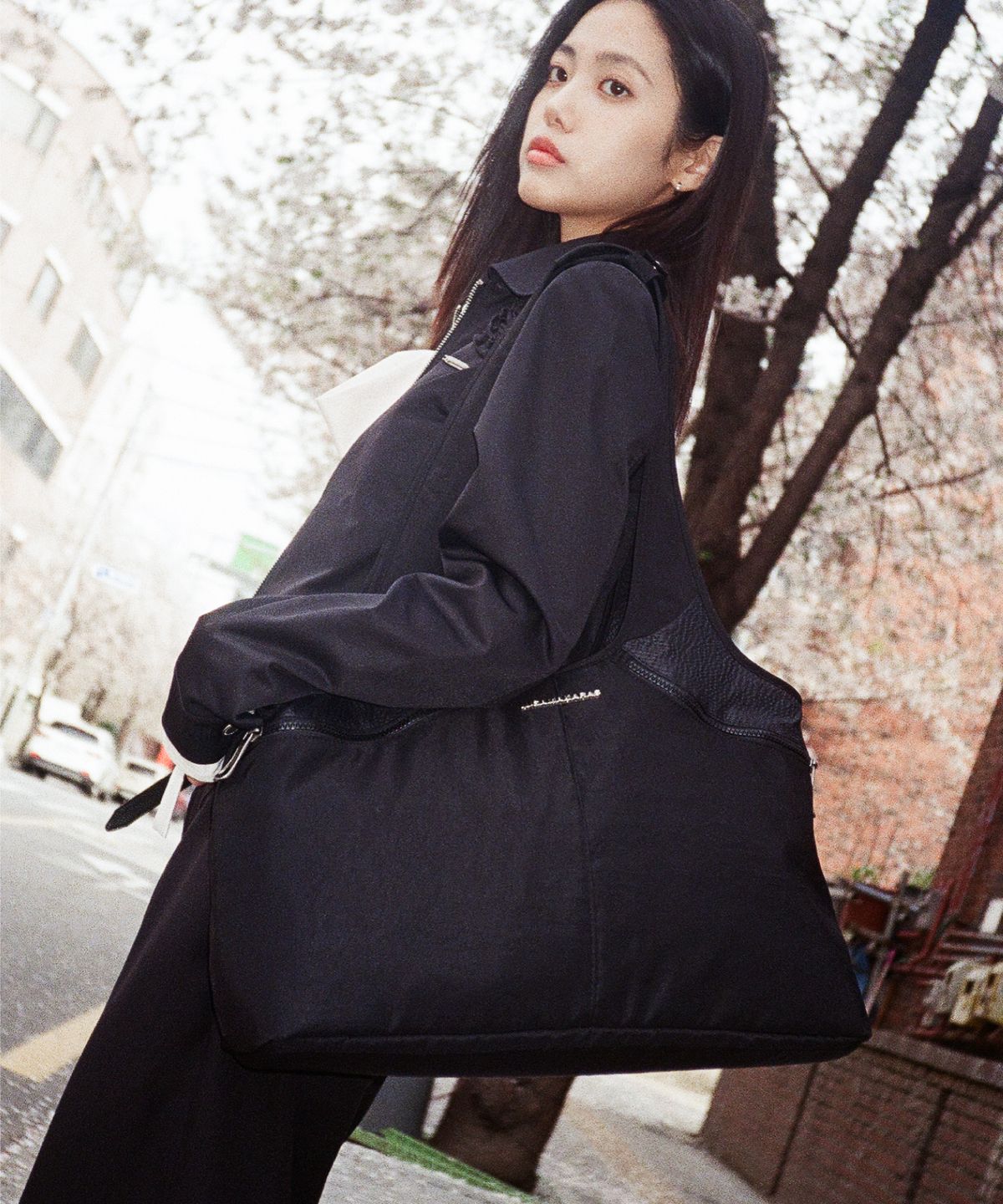 이우가마카라스(IUGAMAKARAS) Nylon Shopper Bag (Black)