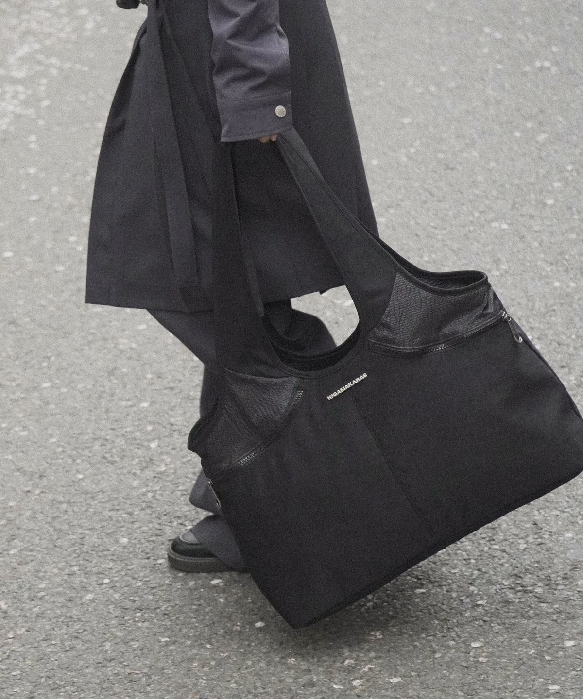 이우가마카라스(IUGAMAKARAS) Nylon Shopper Bag (Black)