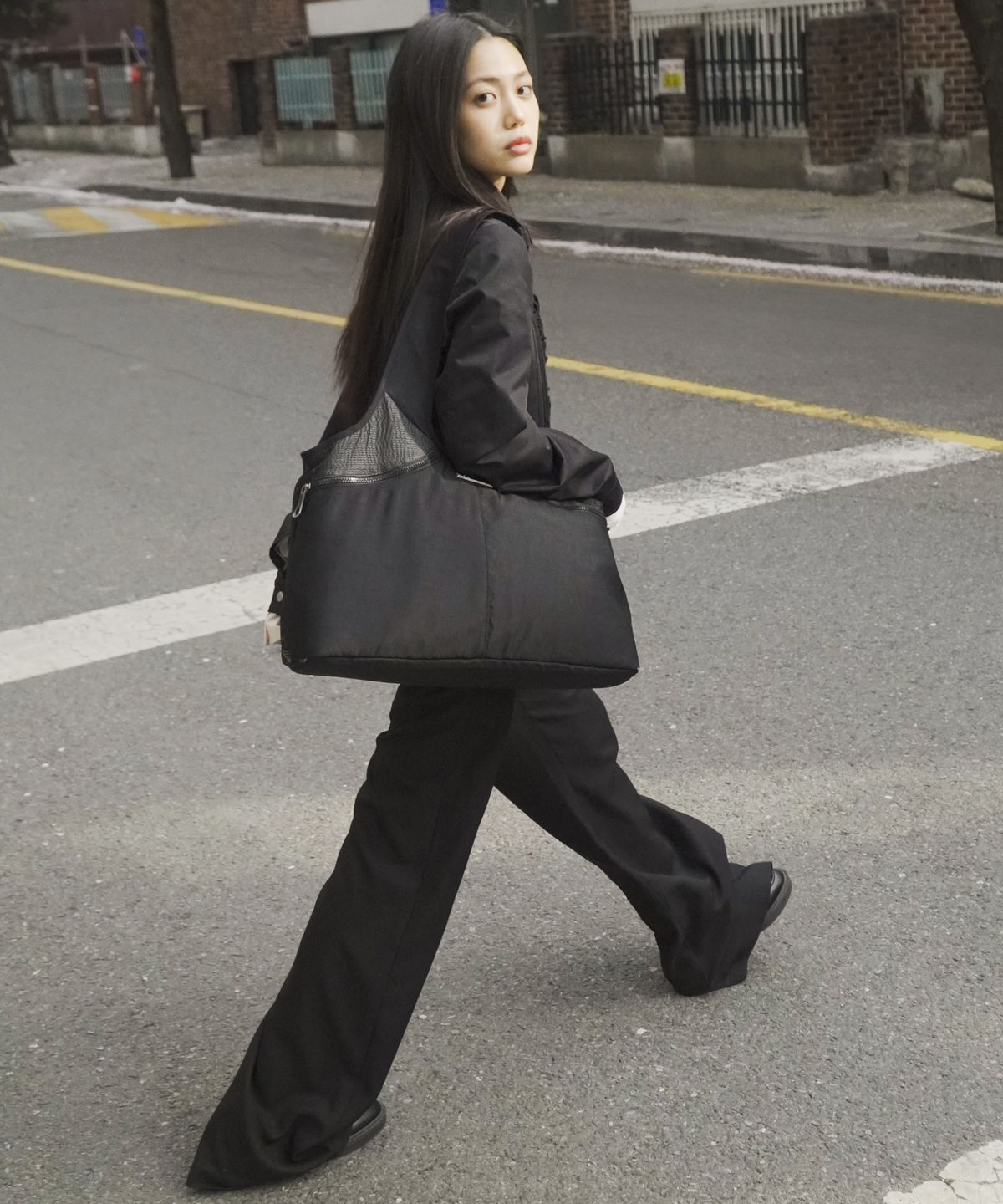 이우가마카라스(IUGAMAKARAS) Nylon Shopper Bag (Black)