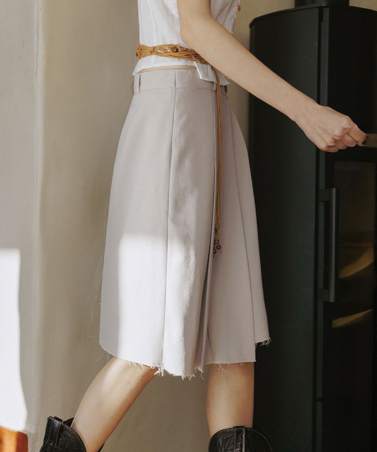 앤니즈(ANDNEEDS) Carmen pleats wrap skirt (beige)