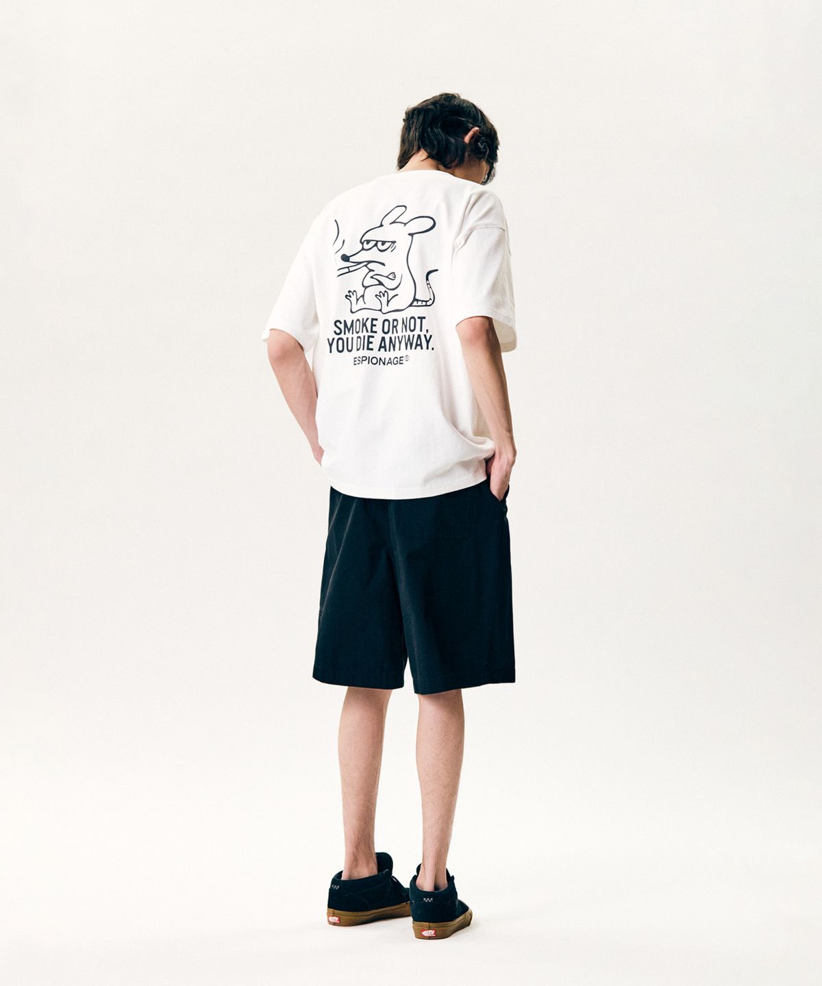 에스피오나지(ESPIONAGE) Smoking Rat(Peeing) Heavyweight Tee Off White