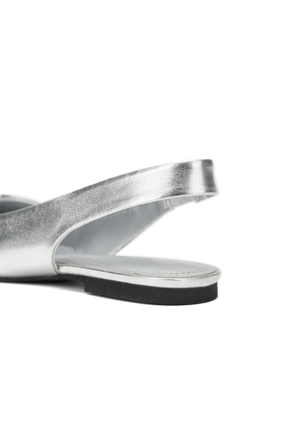 다이닛(DEINET) DEINET BUCKLE MULE IN SILVER