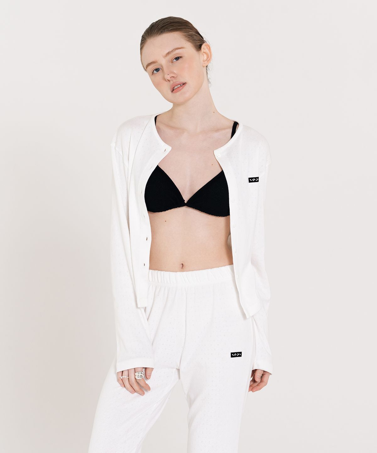 인지액티브(INJIACTIVE) Small Logo Punching Sweatpants 화이트