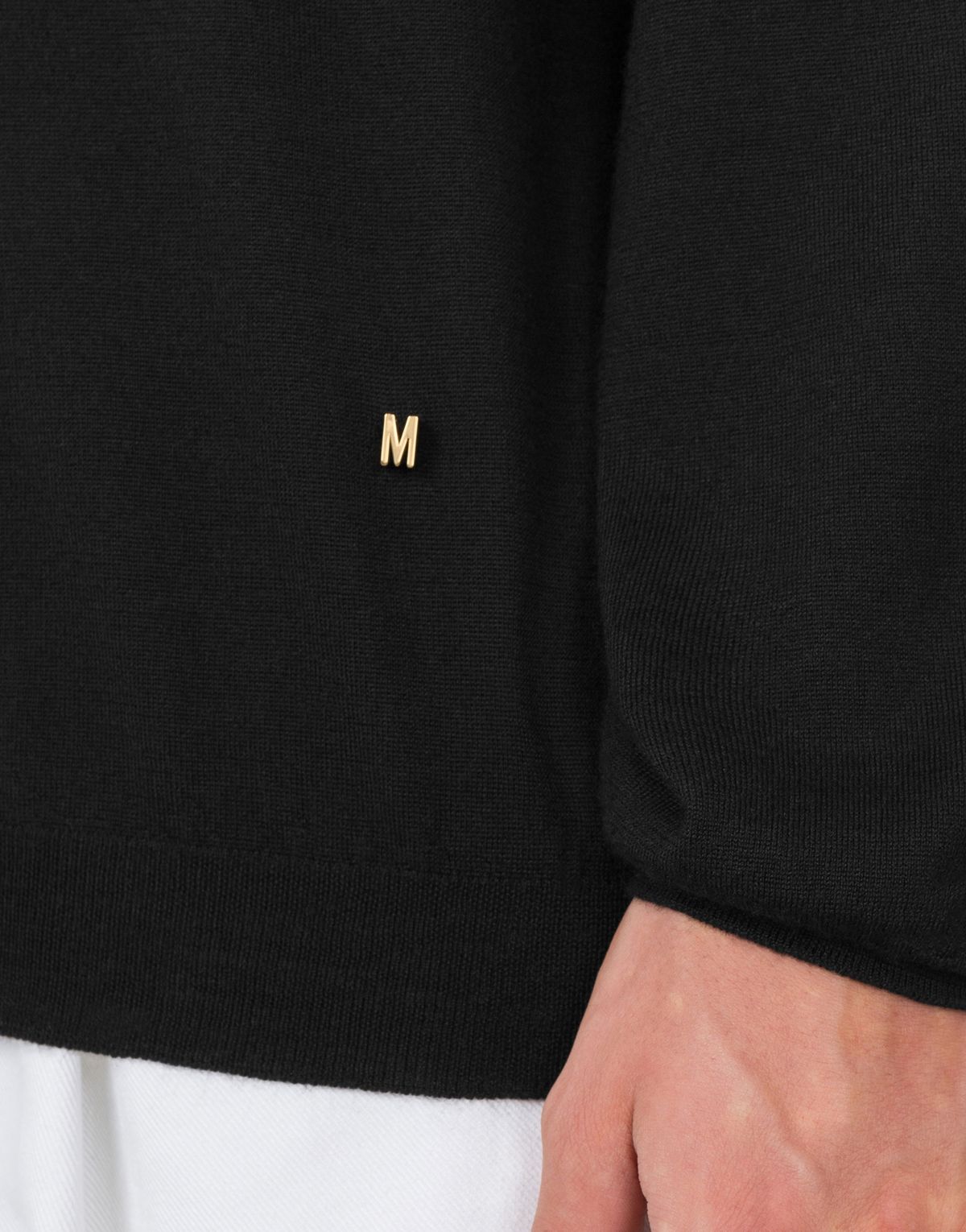 모스키노(MOSCHINO) 골든 엠 울 앤 실크 풀오버 니트