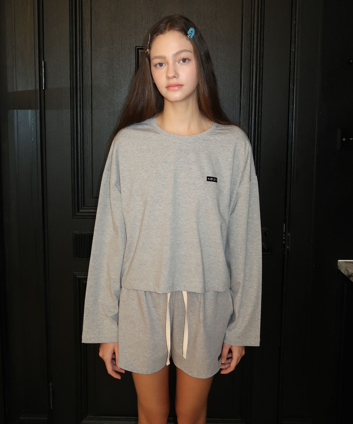 인지액티브(INJIACTIVE) Small Logo Crop Long Sleeve 그레이