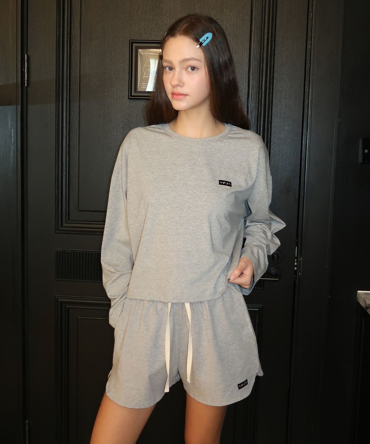 인지액티브(INJIACTIVE) Small Logo Crop Long Sleeve 그레이