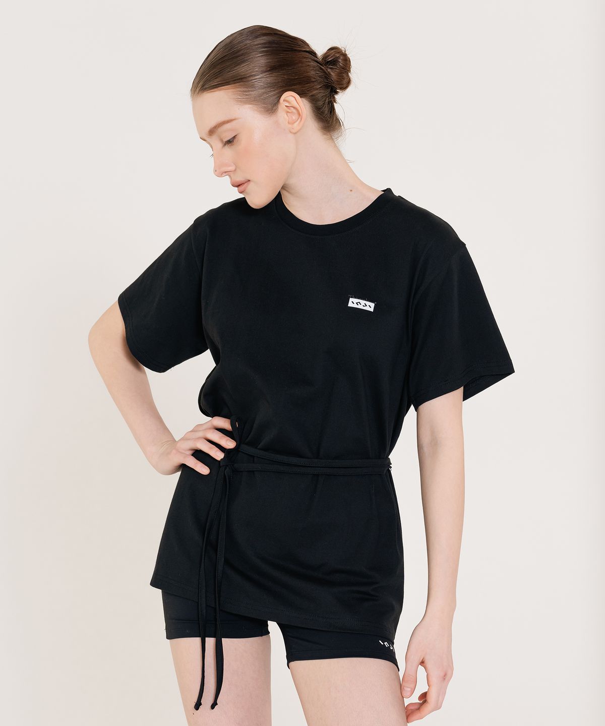 인지액티브(INJIACTIVE) Small Logo Over Strap tee 블랙