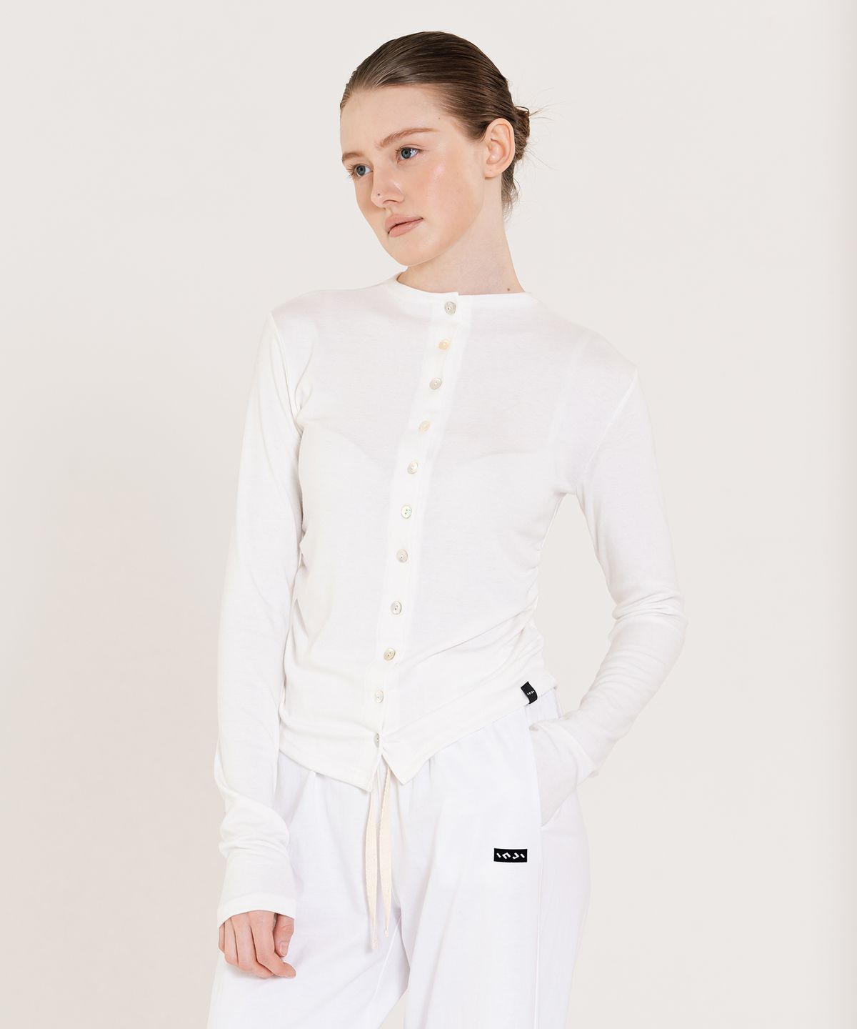 인지액티브(INJIACTIVE) Compact Slim Cardigan 화이트