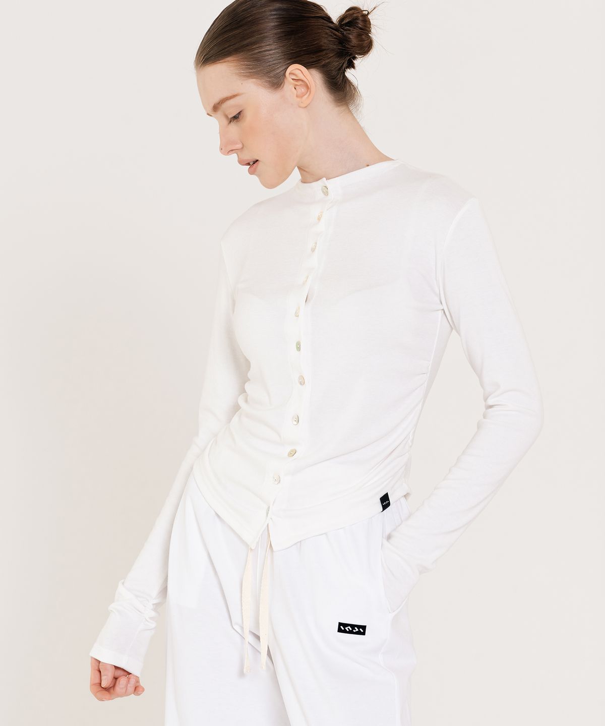 인지액티브(INJIACTIVE) Compact Slim Cardigan 화이트