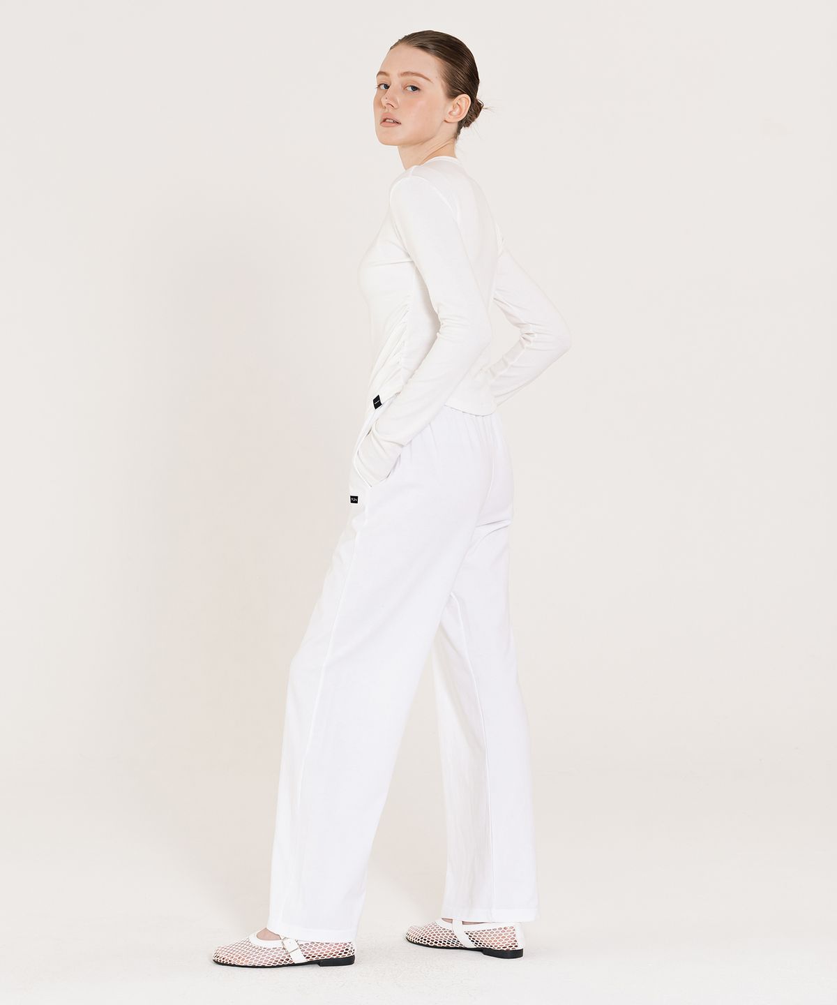 인지액티브(INJIACTIVE) Compact Slim Cardigan 화이트