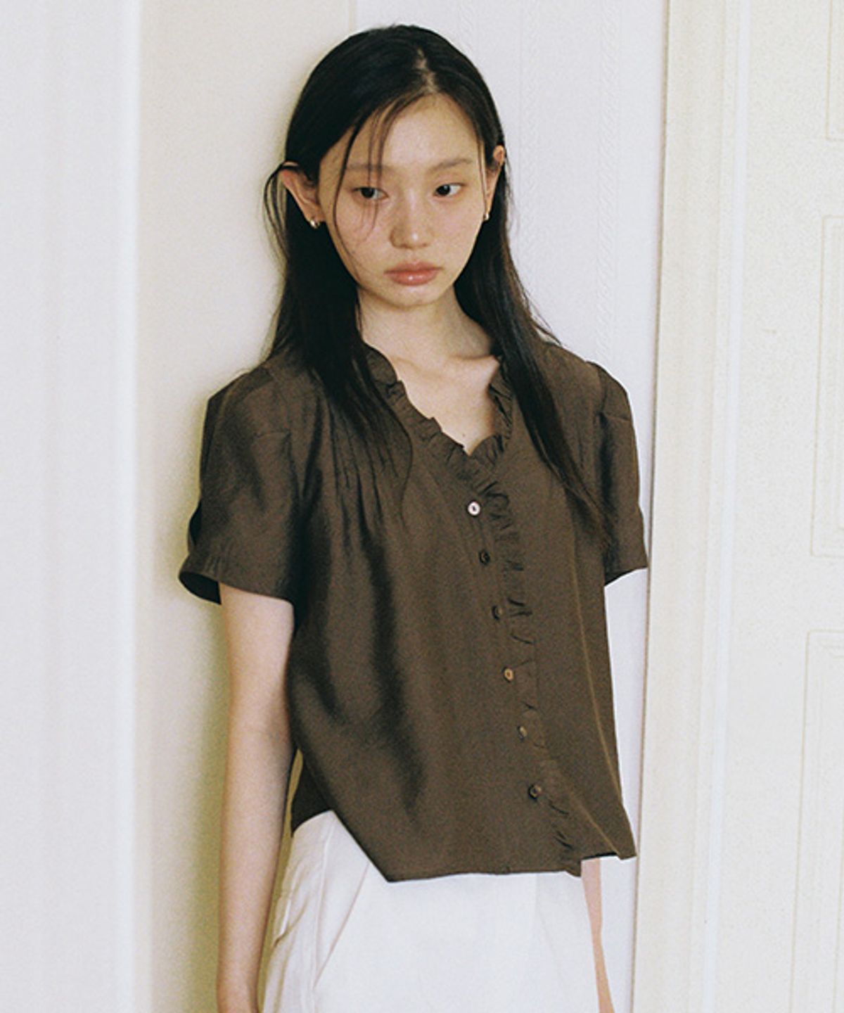 링서울(LINGSEOUL) pintuck frill blouse-khaki brown