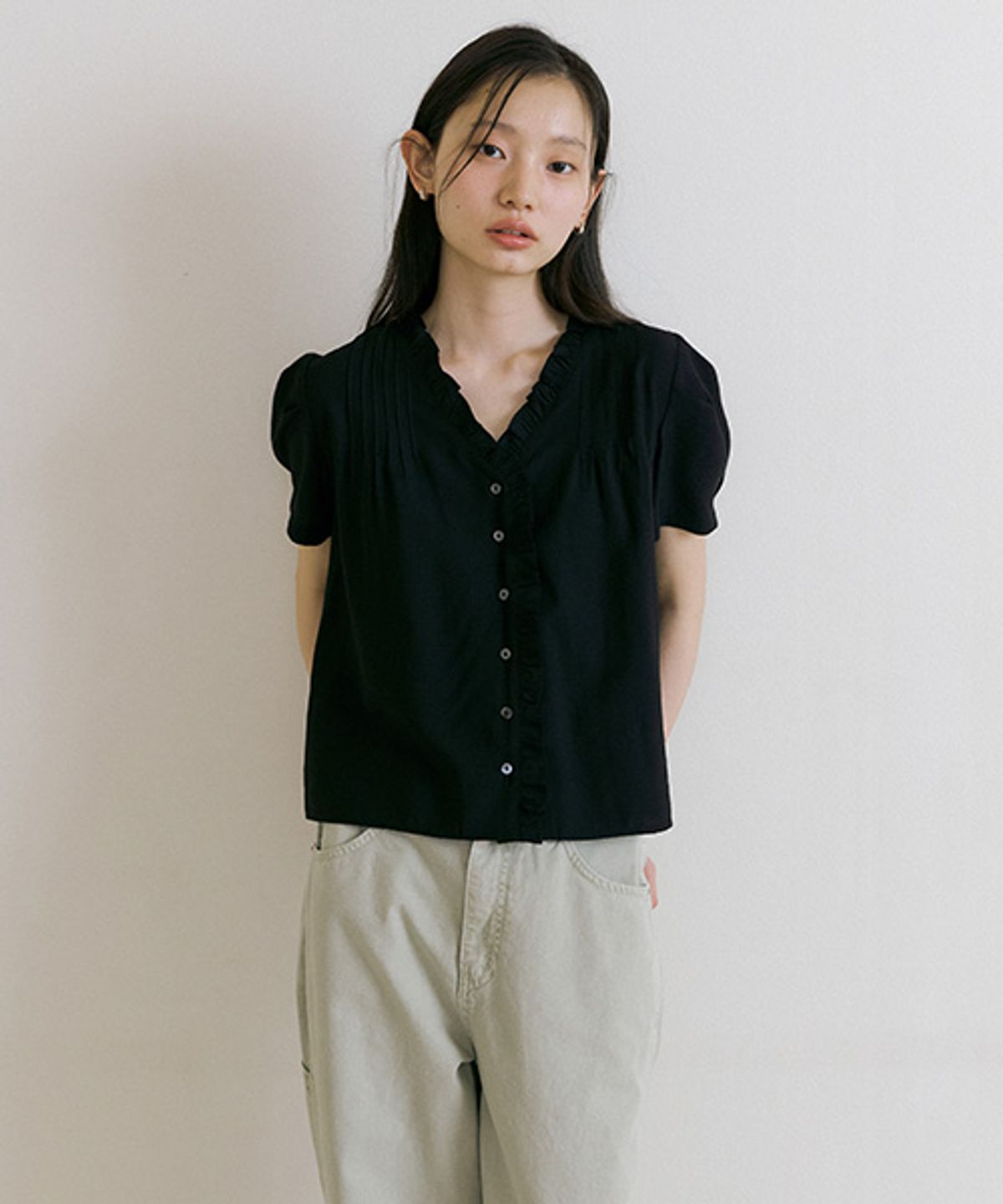 링서울(LINGSEOUL) pintuck frill blouse-black