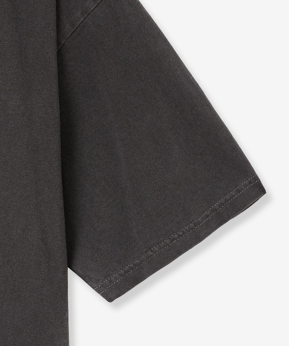 브이투(VTWO) 라이너스 스누피 피그먼트 티셔츠 (CHARCOAL)