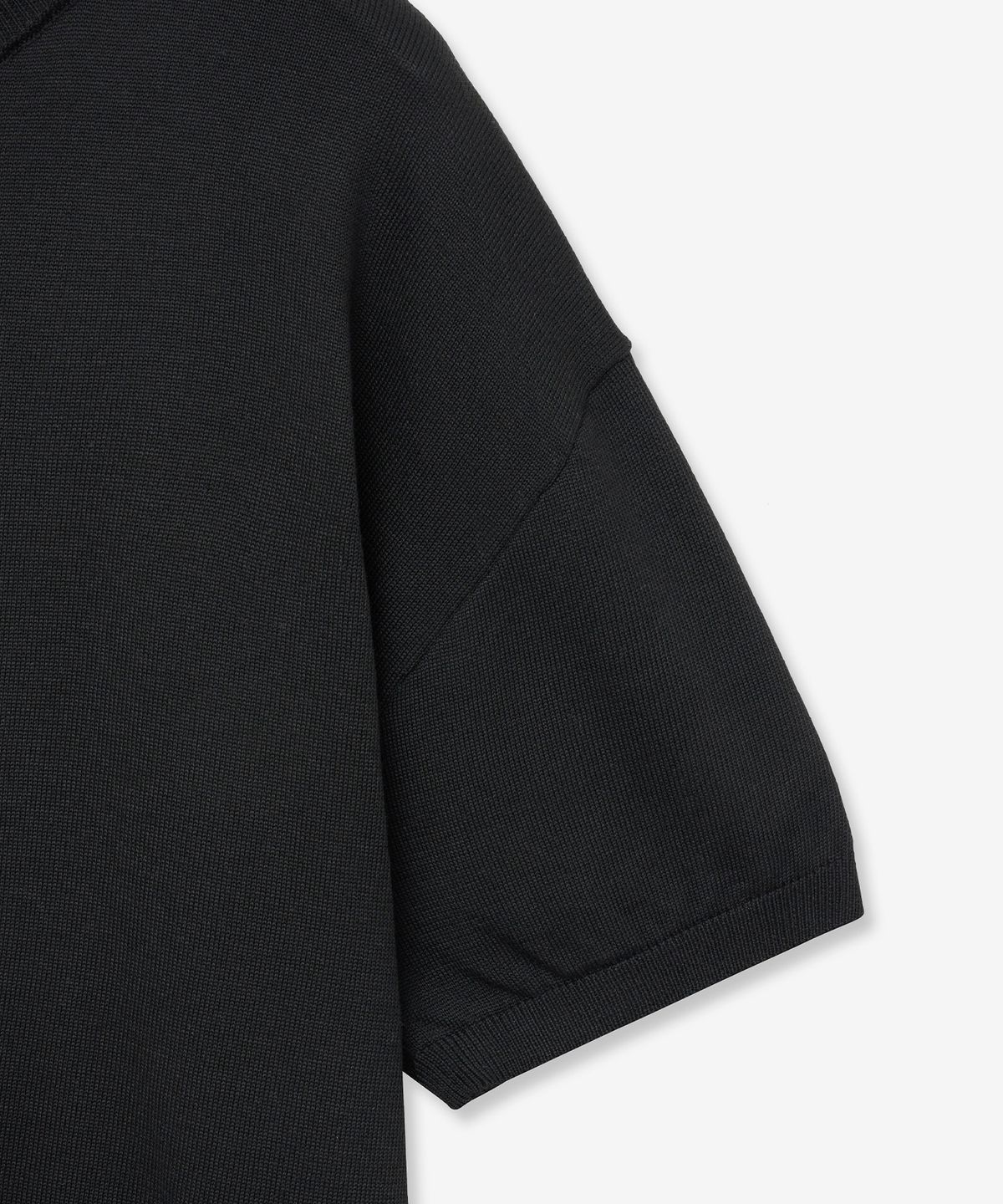 브이투(VTWO) 쿨 워셔블 라운드 넥 하프 니트 (BLACK)