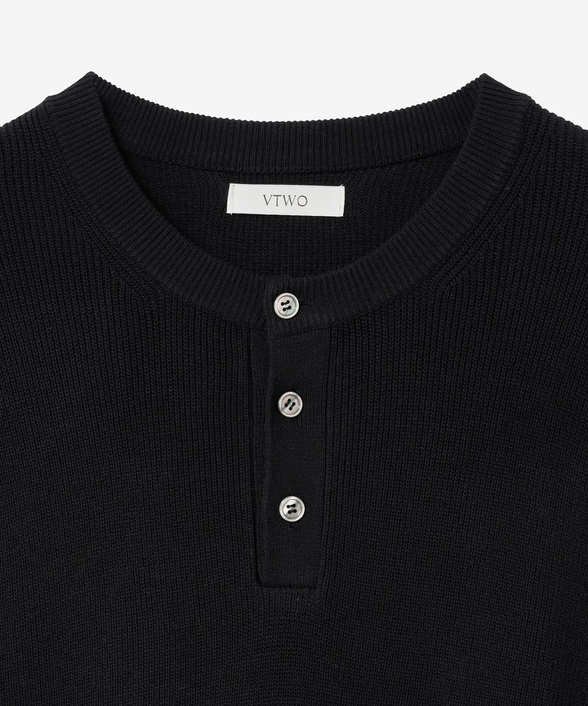 브이투(VTWO) 워셔블 헨리넥 하프 니트 (BLACK)