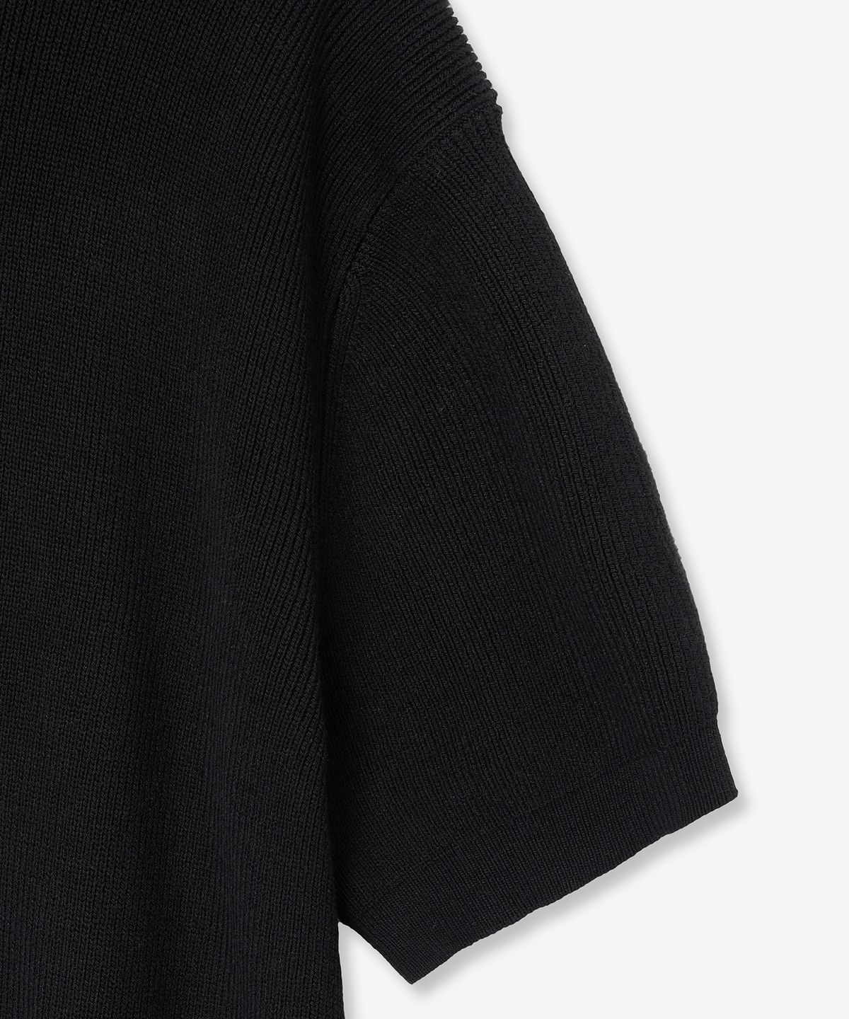브이투(VTWO) 워셔블 헨리넥 하프 니트 (BLACK)