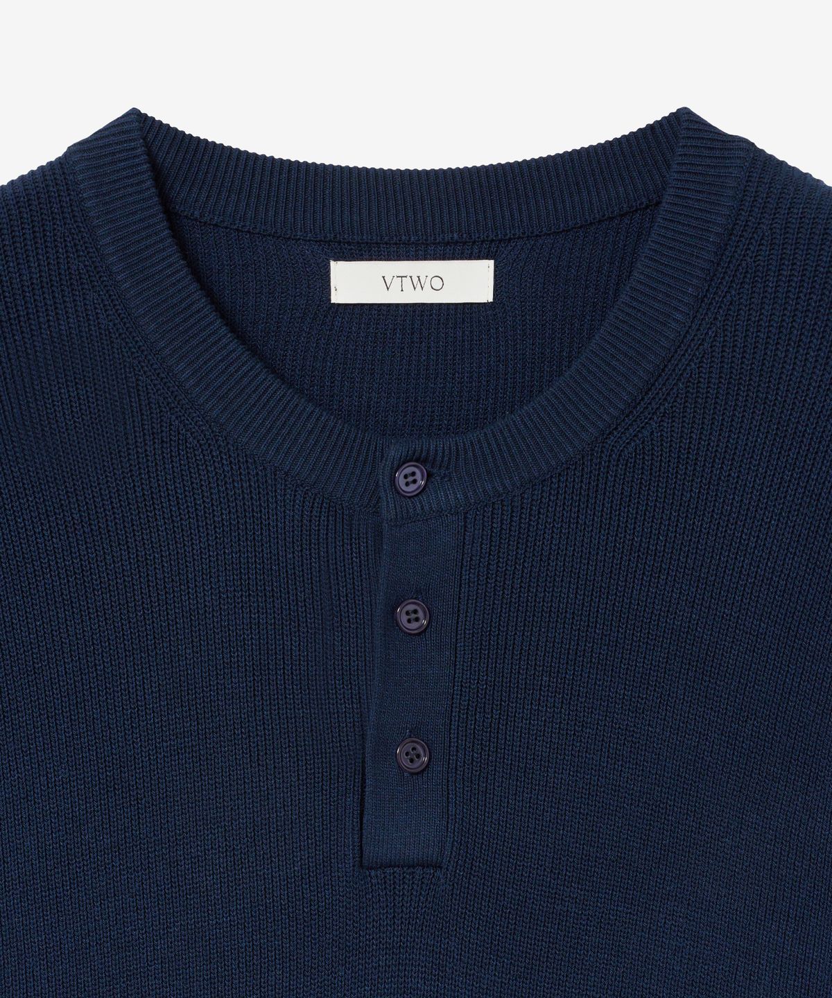 브이투(VTWO) 워셔블 헨리넥 하프 니트 (NAVY)