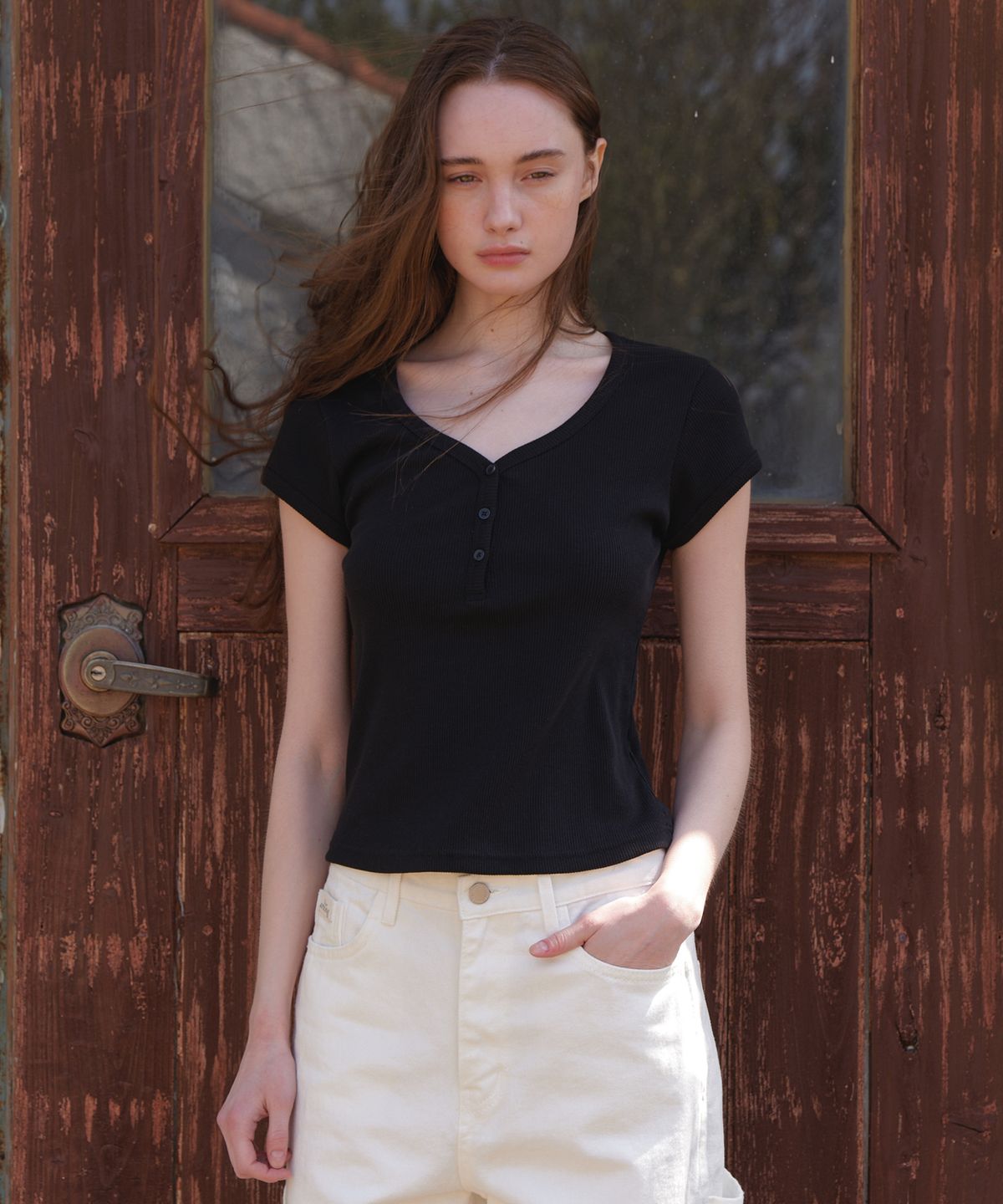 어몽(AMONG) A HENLEY NECK RIBBED T-SHIRT_BLACK