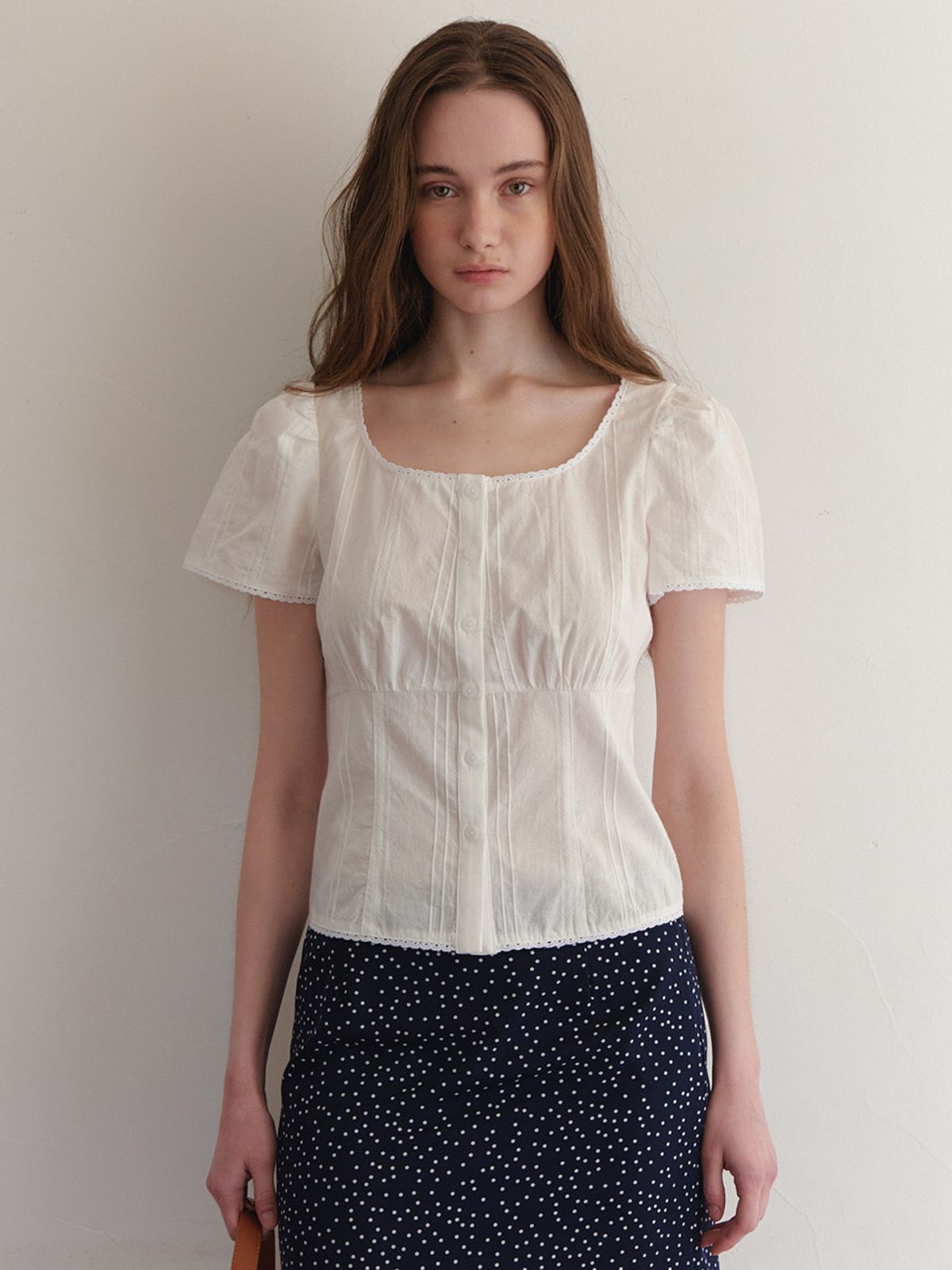 어몽(AMONG) A SQUARE NECK LACE BLOUSE__IVORY