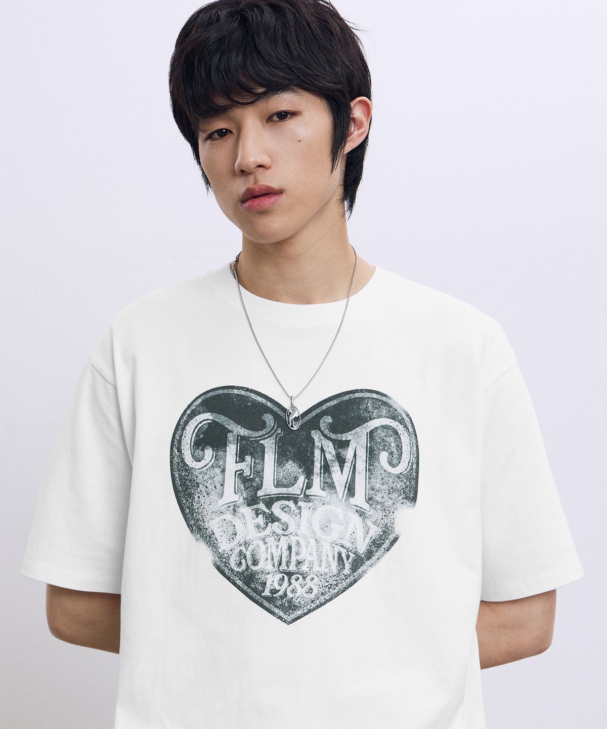 필루미네이트(FILLUMINATE) FLM 빈티지 하트 그래픽 티셔츠-화이트