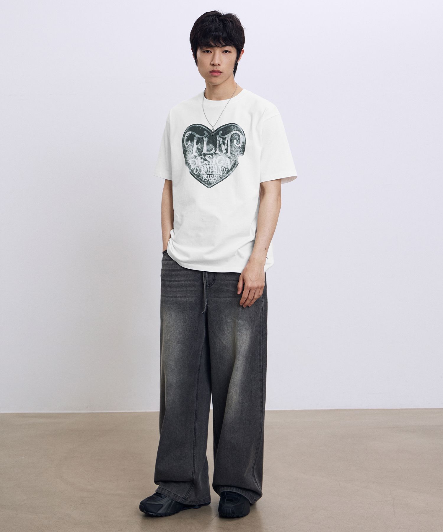 Tシャツ・カットソー [FILLUMINATE] FLM Vintage Heart Graphic T-Shirt MUSINSA | FILLUMINATE FLM Vintage Heart Graphic Tee-Black