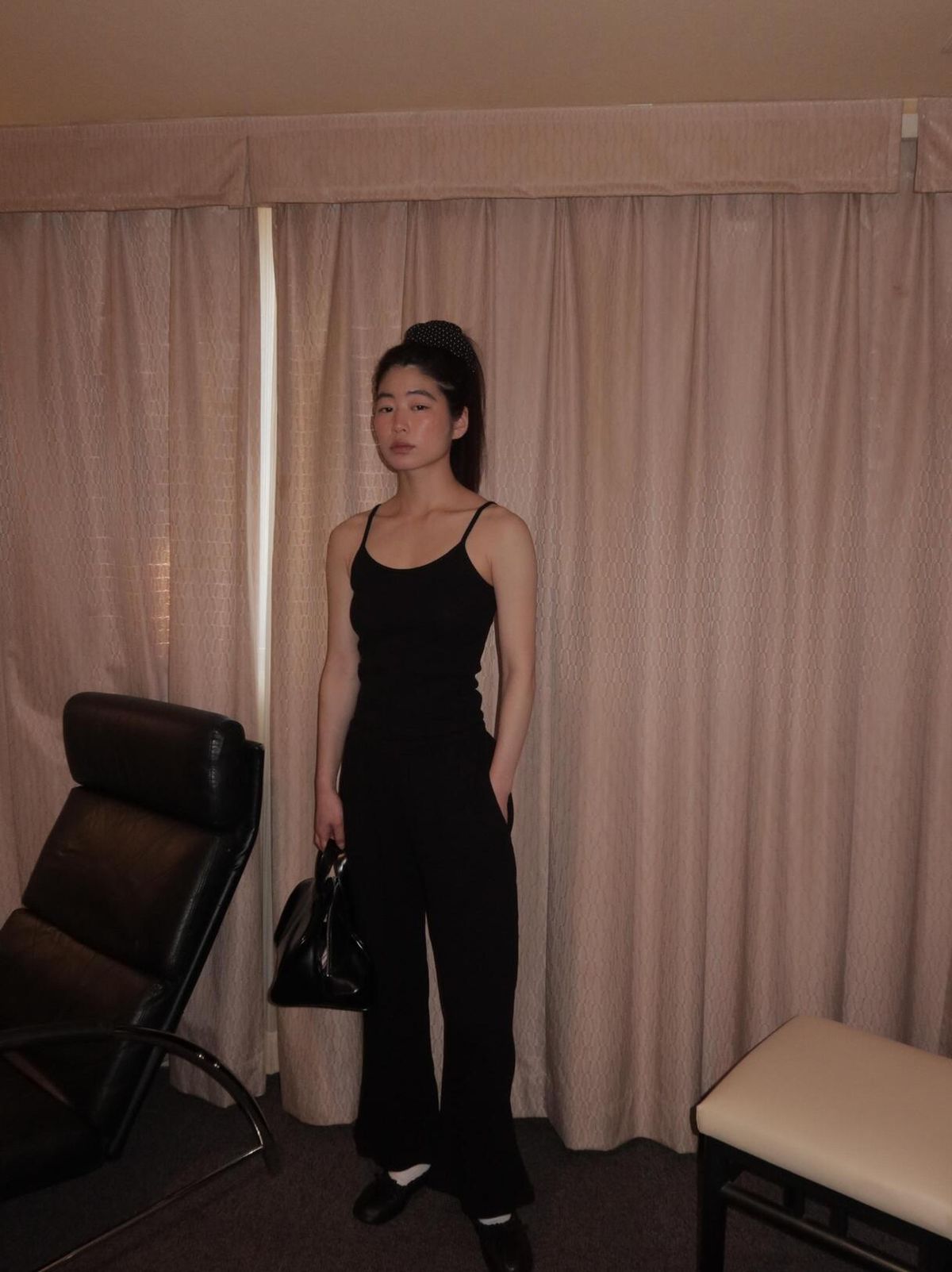 어텐즈(ATTENDS) Waffle sleeveless shirt (black)