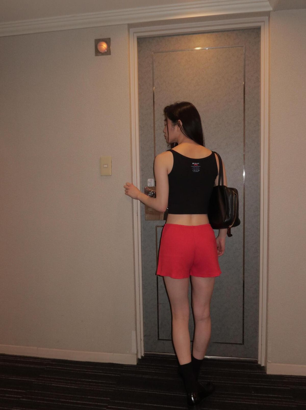 어텐즈(ATTENDS) Attends for cuteness tank top (Black)