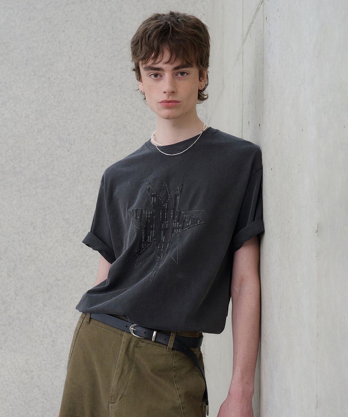 노운(NOUN) patched star t-shirts (charcoal)