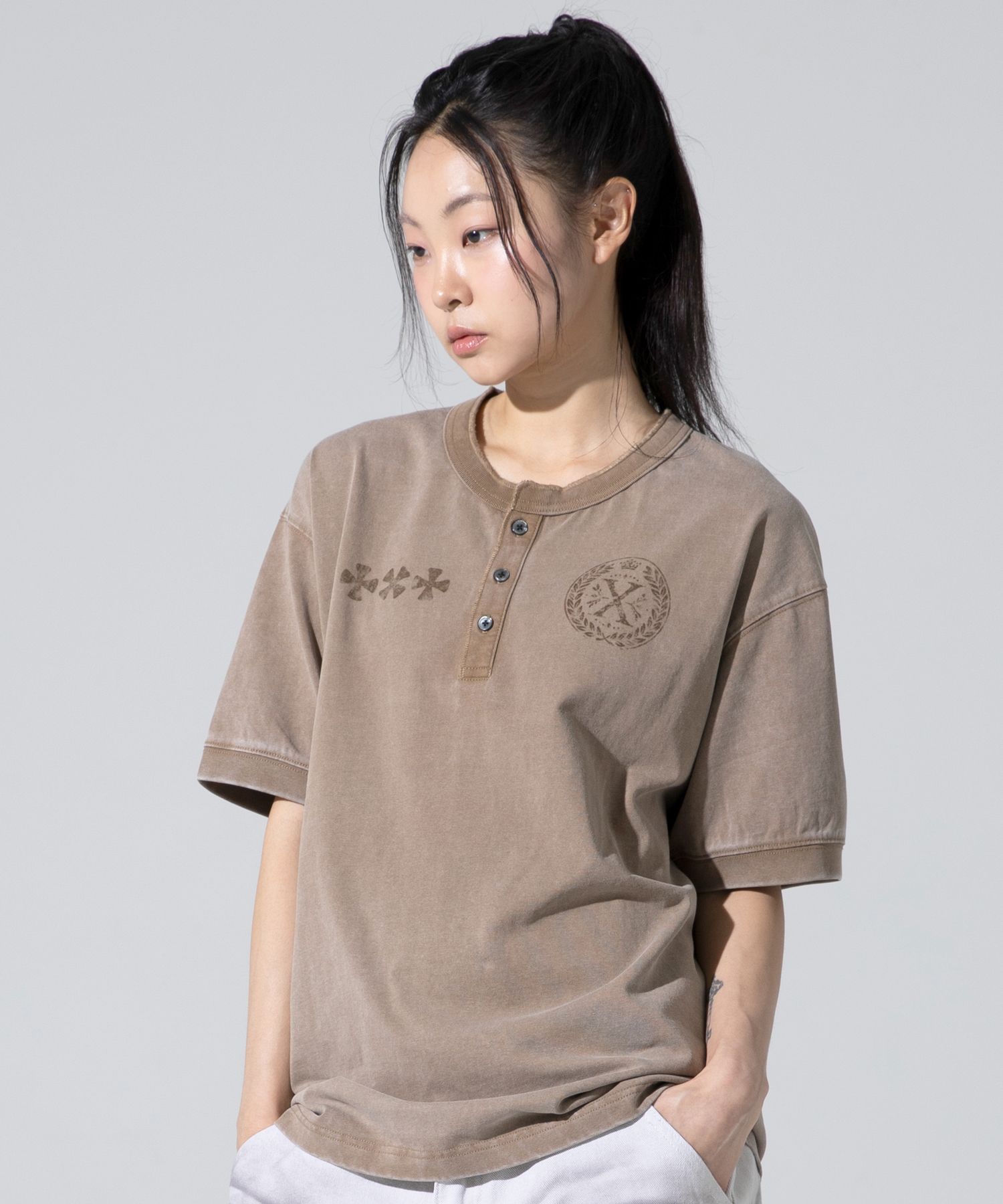 ★XTONZ★ XTT141 Clover Vintage Washing Henley Neck T-Shirt MUSINSA | XTONZ XTT141 Clover Vintage Washing Henley Neck T