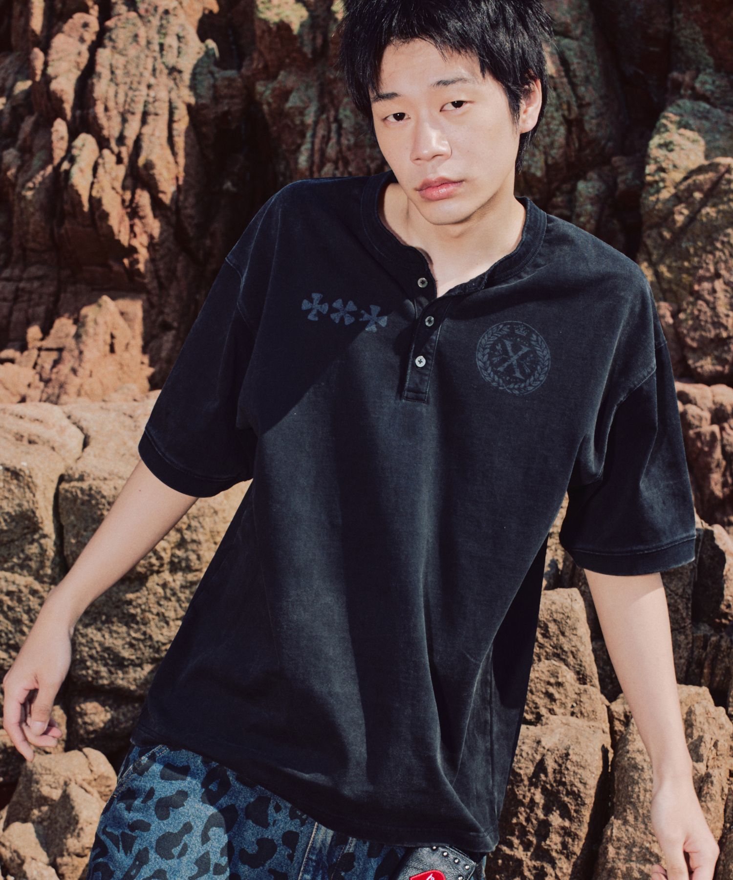 ★XTONZ★ XTT141 Clover Vintage Washing Henley Neck T-Shirt MUSINSA | XTONZ XTT141 Clover Vintage Washing Henley Neck T