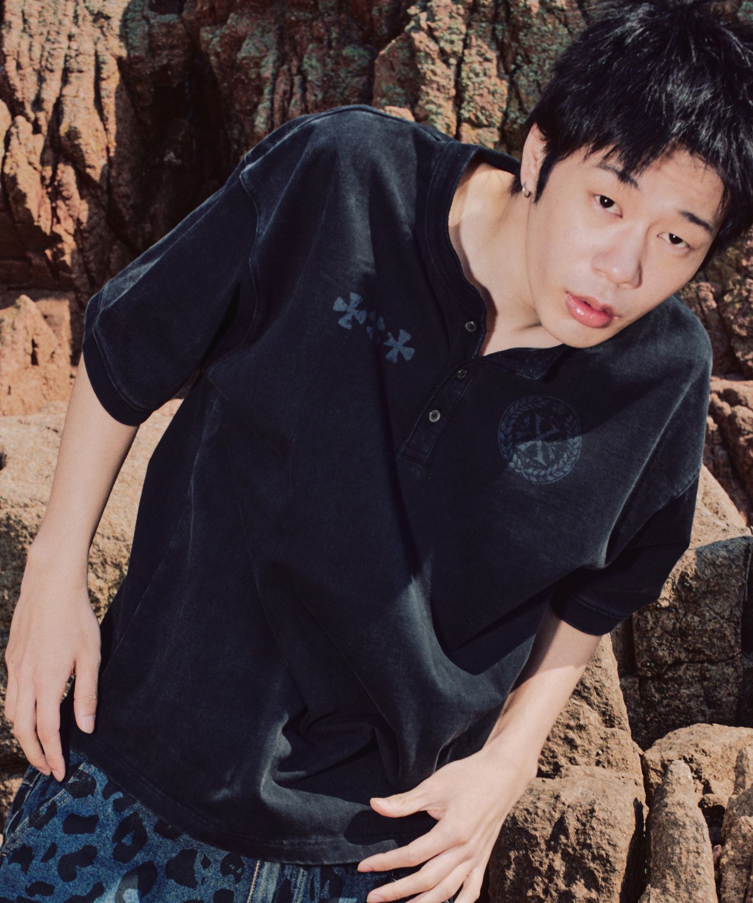 ★XTONZ★ XTT141 Clover Vintage Washing Henley Neck T-Shirt MUSINSA | XTONZ XTT141 Clover Vintage Washing Henley Neck T