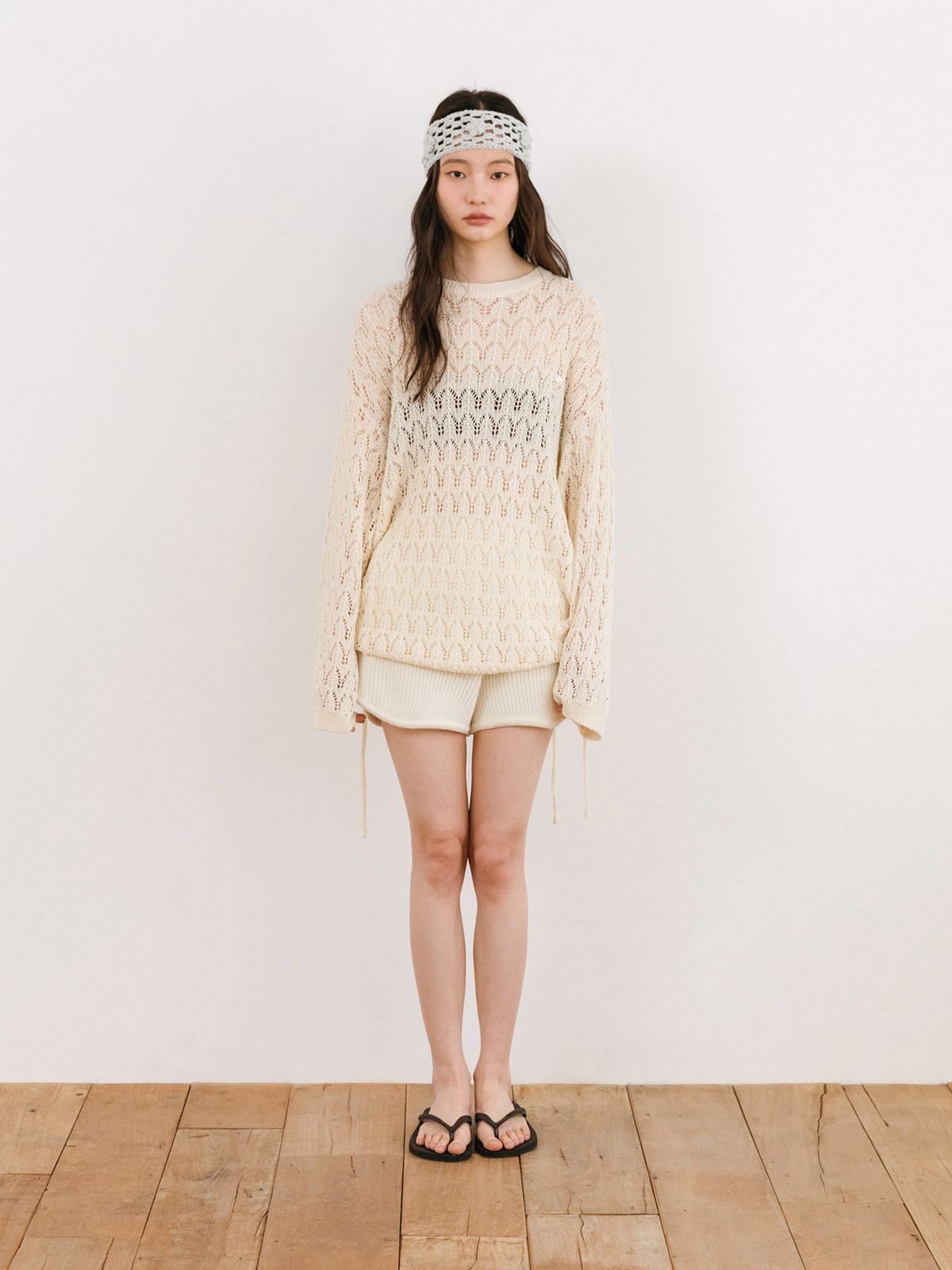 틴닛(TINKNIT) 비치 펀칭 스트링 니트 탑_베이지