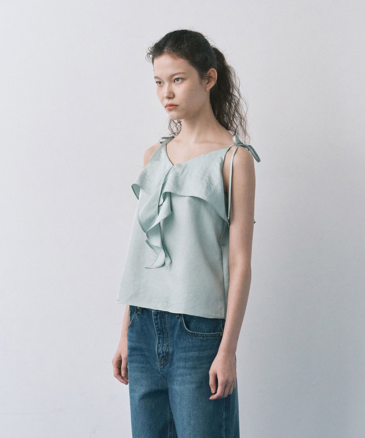 마이스(MAIS) RUFFLE CAMISOLE BLOUSE / MINT