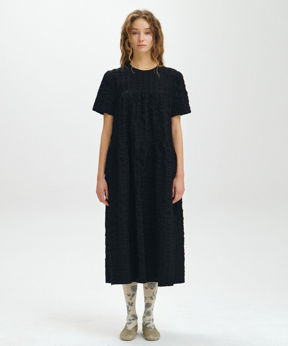 마이스(MAIS) HALF SLEEVE SEERSUCKER MAXI DRESS / BLACK