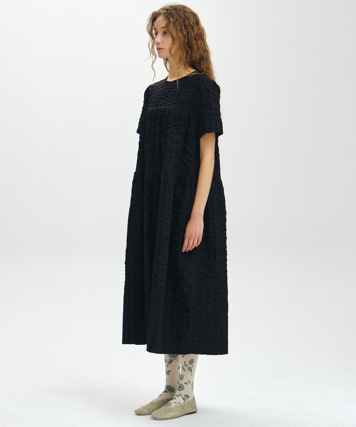마이스(MAIS) HALF SLEEVE SEERSUCKER MAXI DRESS / BLACK