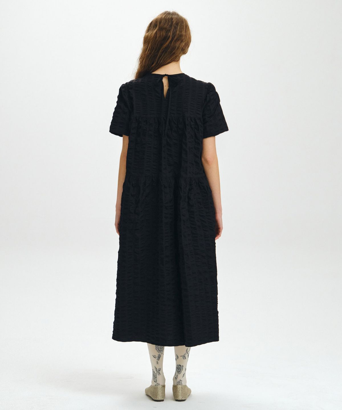 마이스(MAIS) HALF SLEEVE SEERSUCKER MAXI DRESS / BLACK