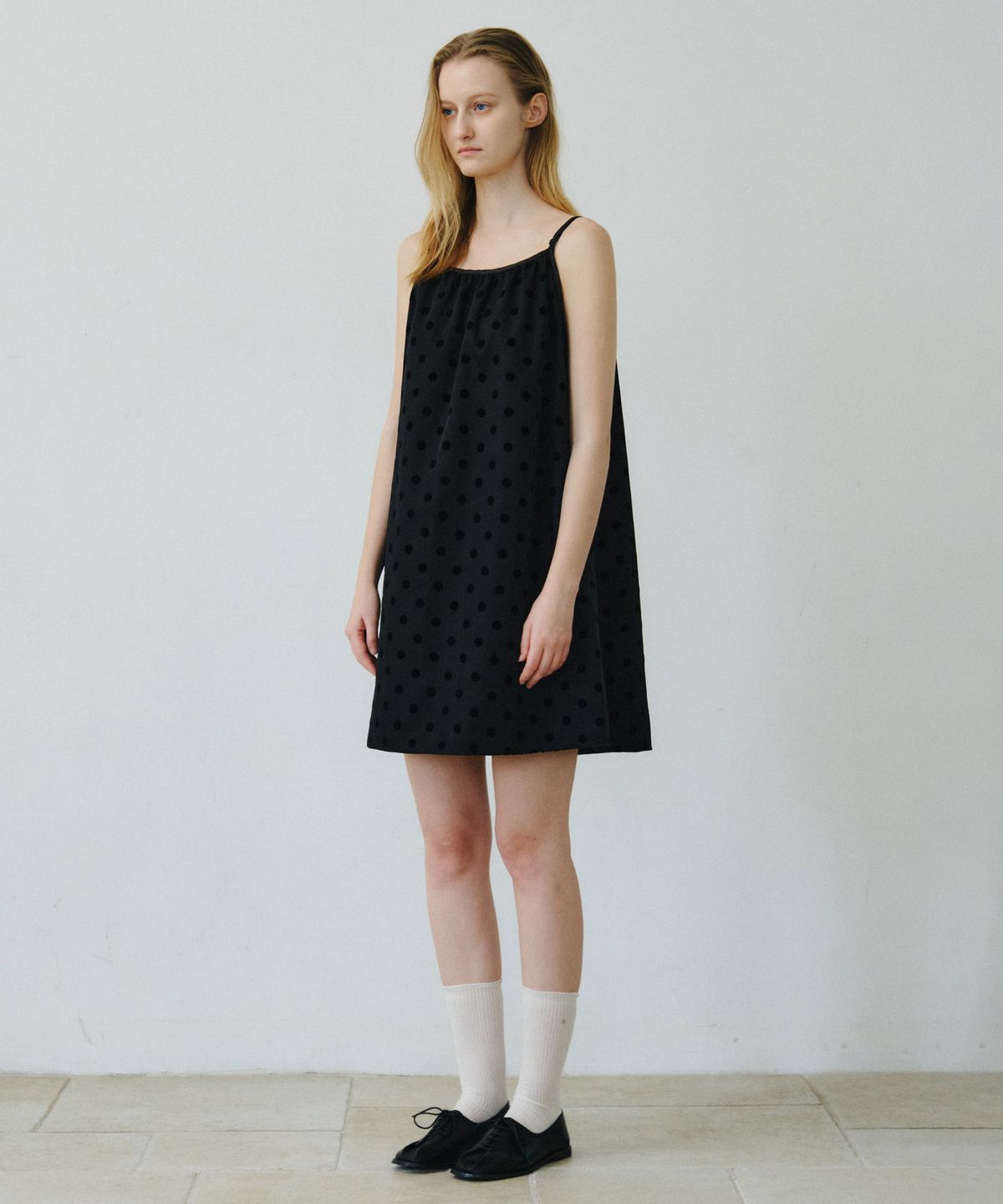 마이스(MAIS) FLOCKING DOT MINI DRESS / BLACK