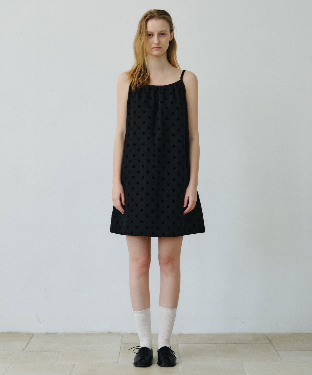 마이스(MAIS) FLOCKING DOT MINI DRESS / BLACK