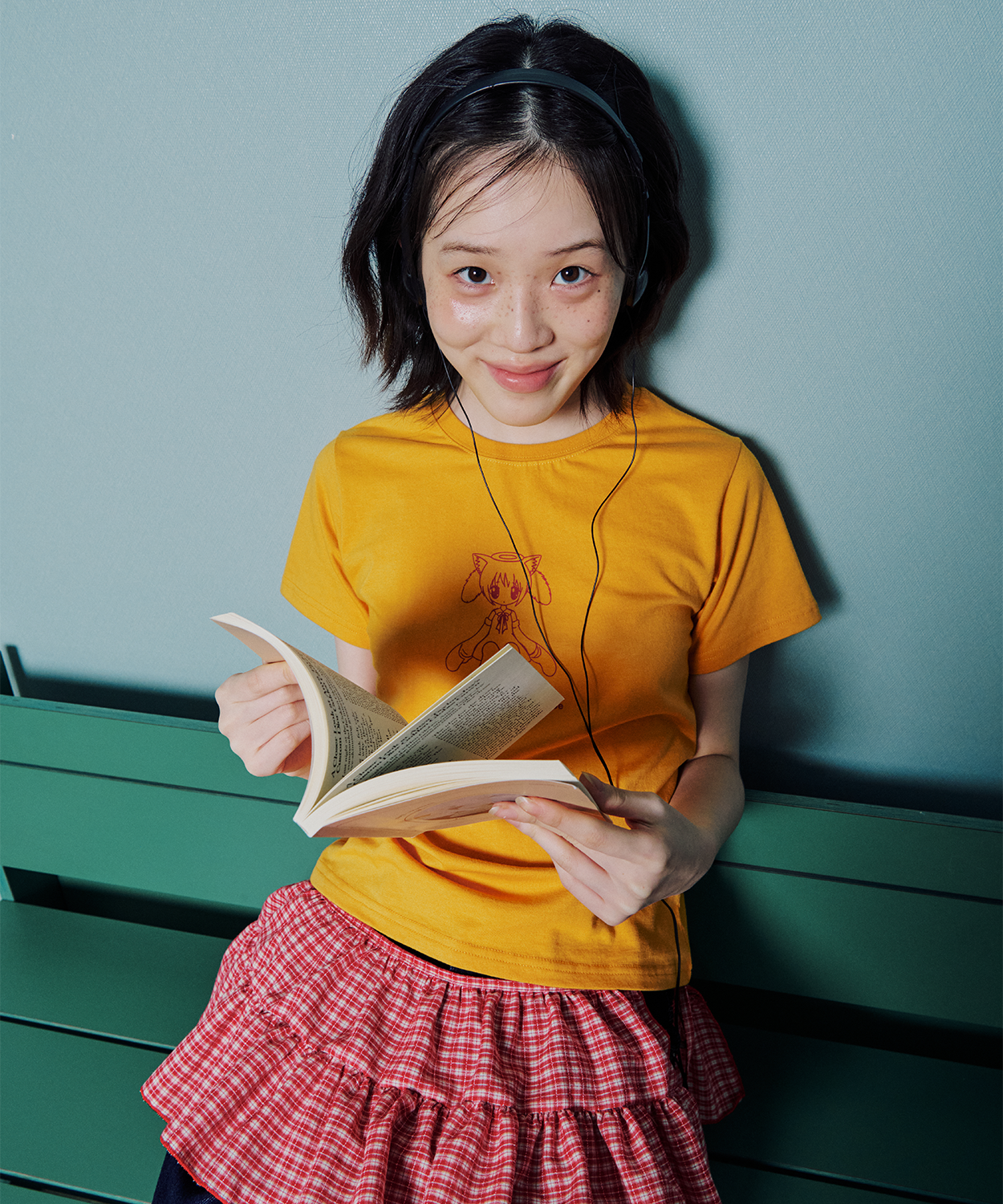 MUSINSA公式 | ITZAVIBE CAT GIRL SLIM T SHIRT - YELLOW