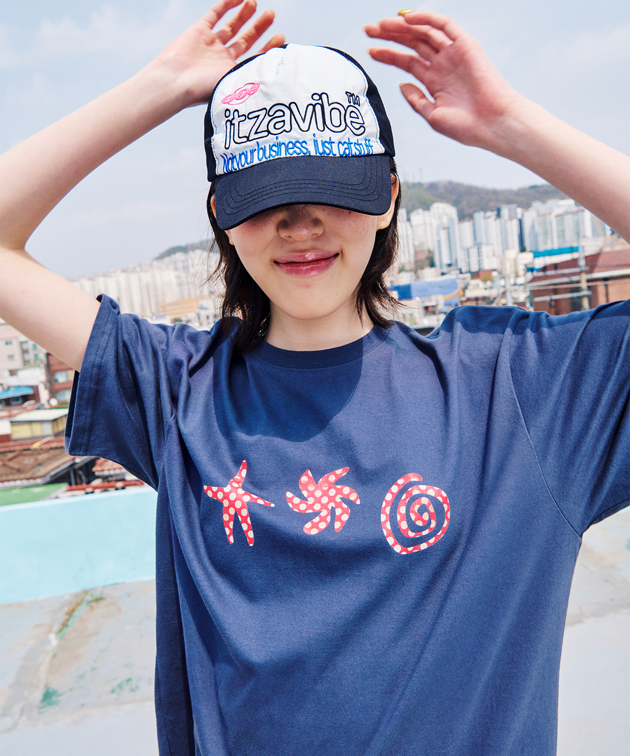 ◆ITZAVIBE◆ DOODLE T SHIRT CHARCOAL IBB25UT14CH MUSINSA | ITZAVIBE DOODLE T SHIRT - CHARCOAL