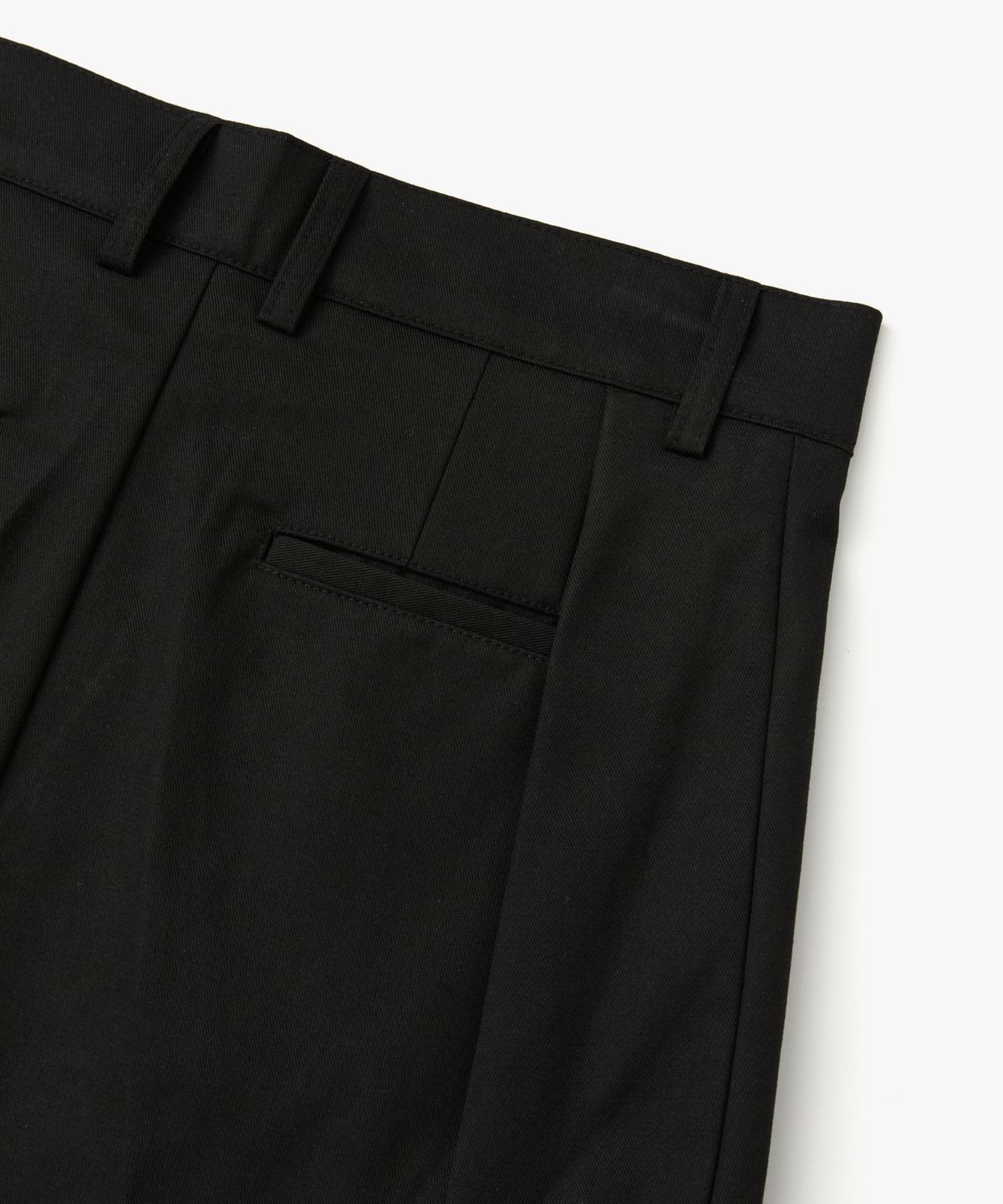 코프위(COFWI) 클리브 멀티턱 반바지 블랙