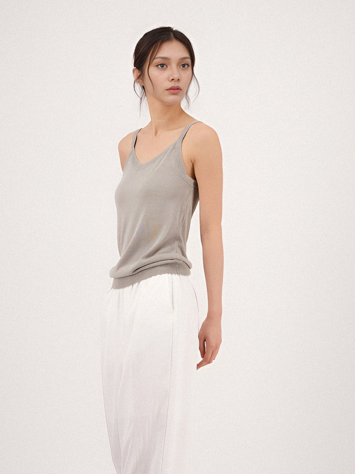 아쿠드(ACUD) V-neck Strap Sleeveless Knit _White