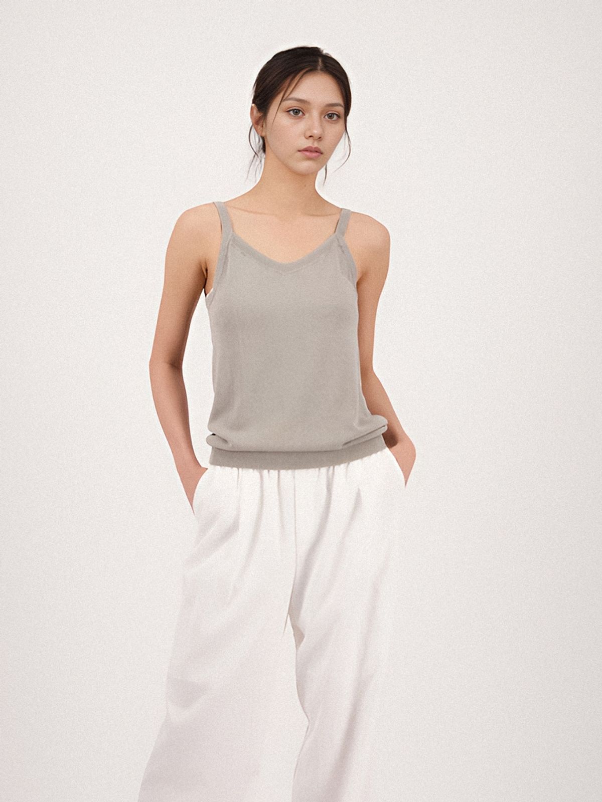 아쿠드(ACUD) V-neck Strap Sleeveless Knit _White