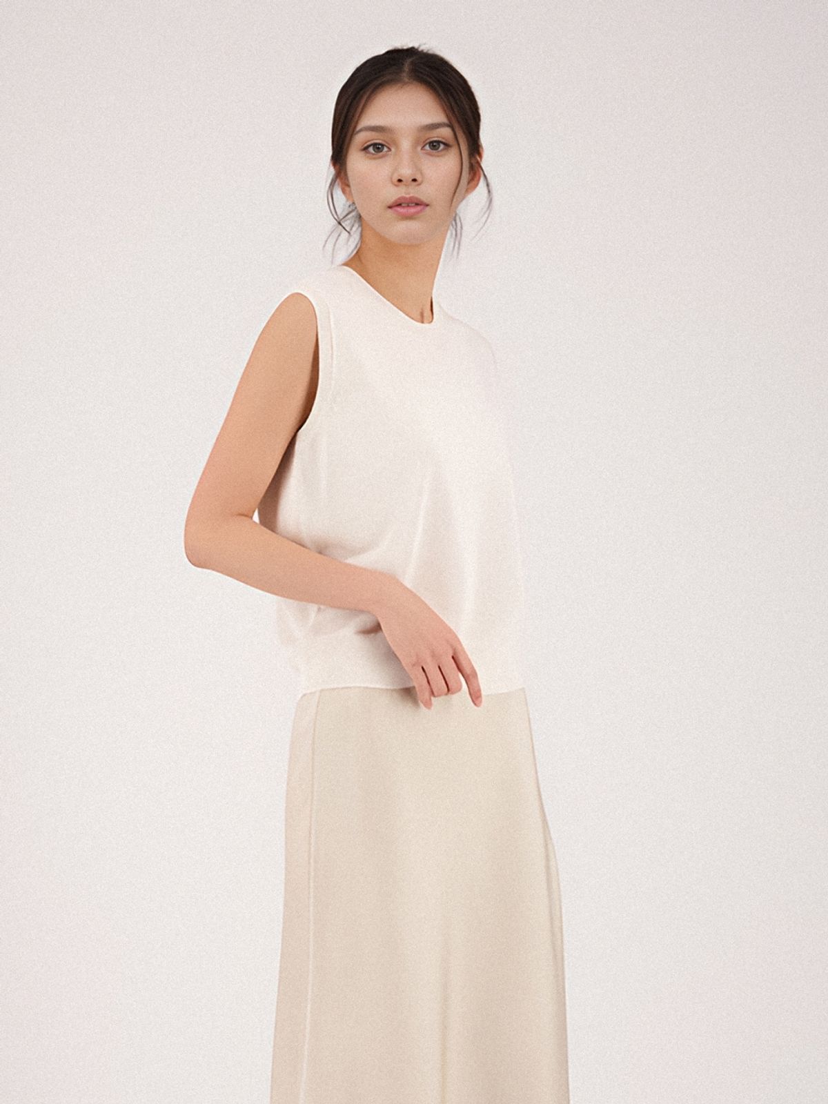 아쿠드(ACUD) Linen Round Neck Sleeveless Knit _Ivory