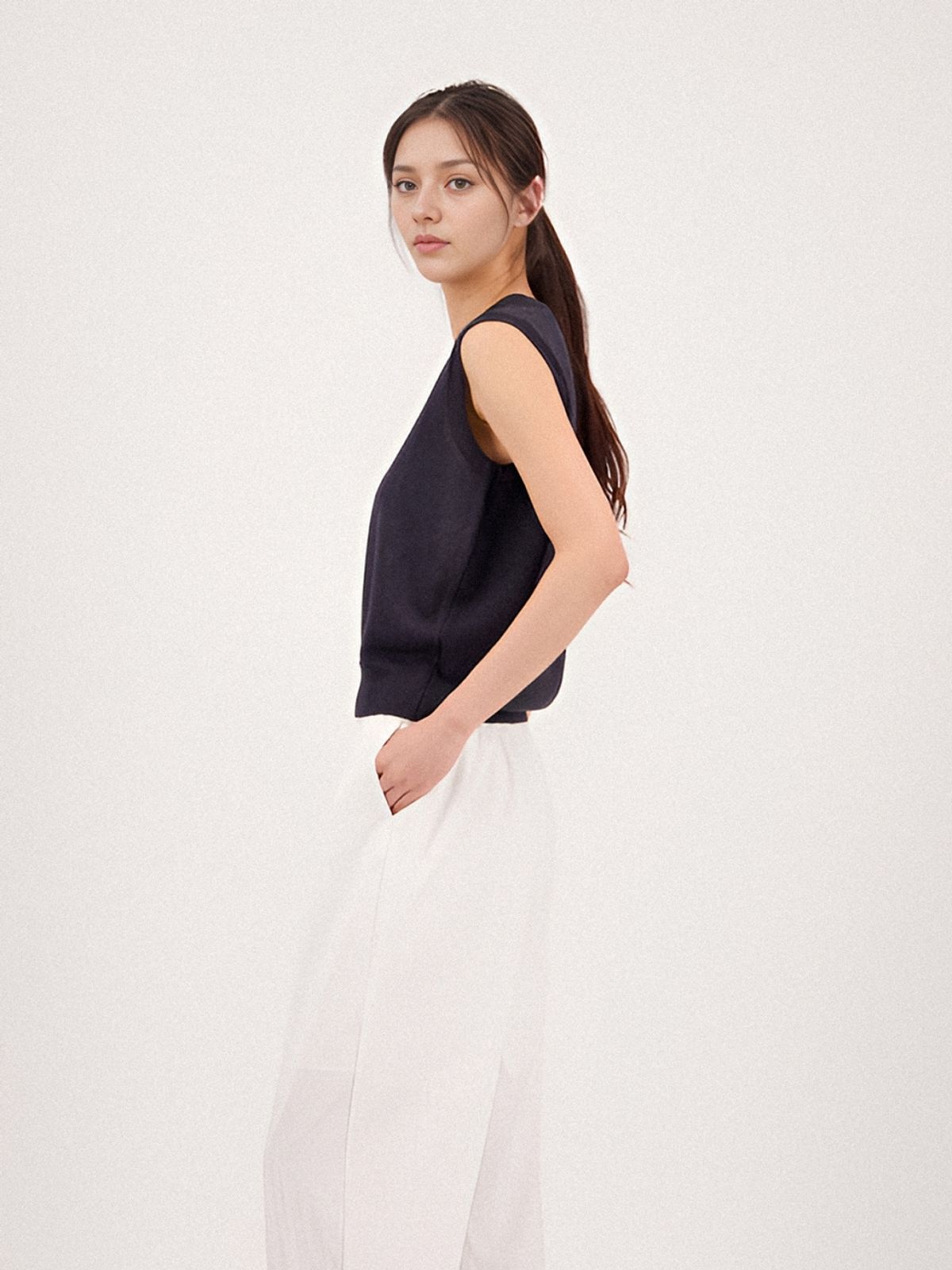 아쿠드(ACUD) Linen Round Neck Sleeveless Knit _Navy