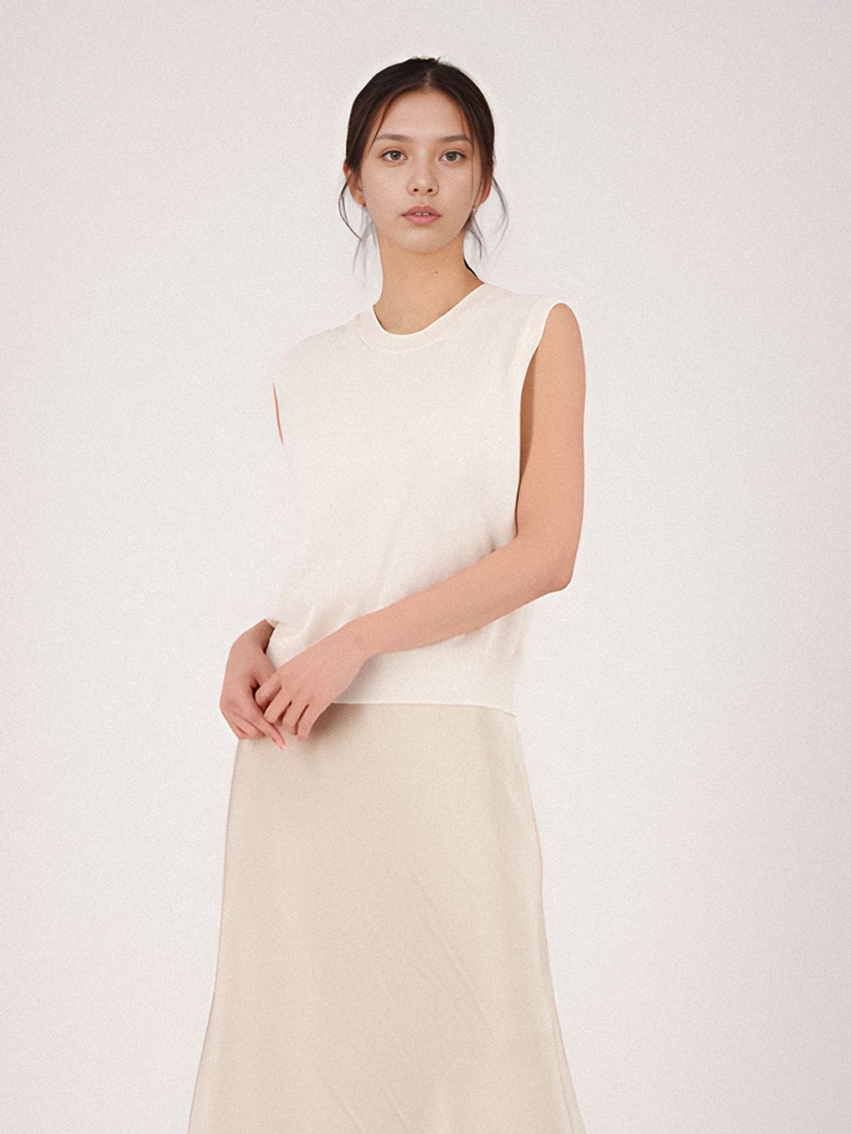 아쿠드(ACUD) Linen Round Neck Sleeveless Knit _Navy